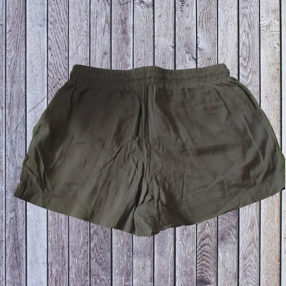 Forever 21  Size Small Green Elastic Waist Drawstring Shorts Pockets Pull On